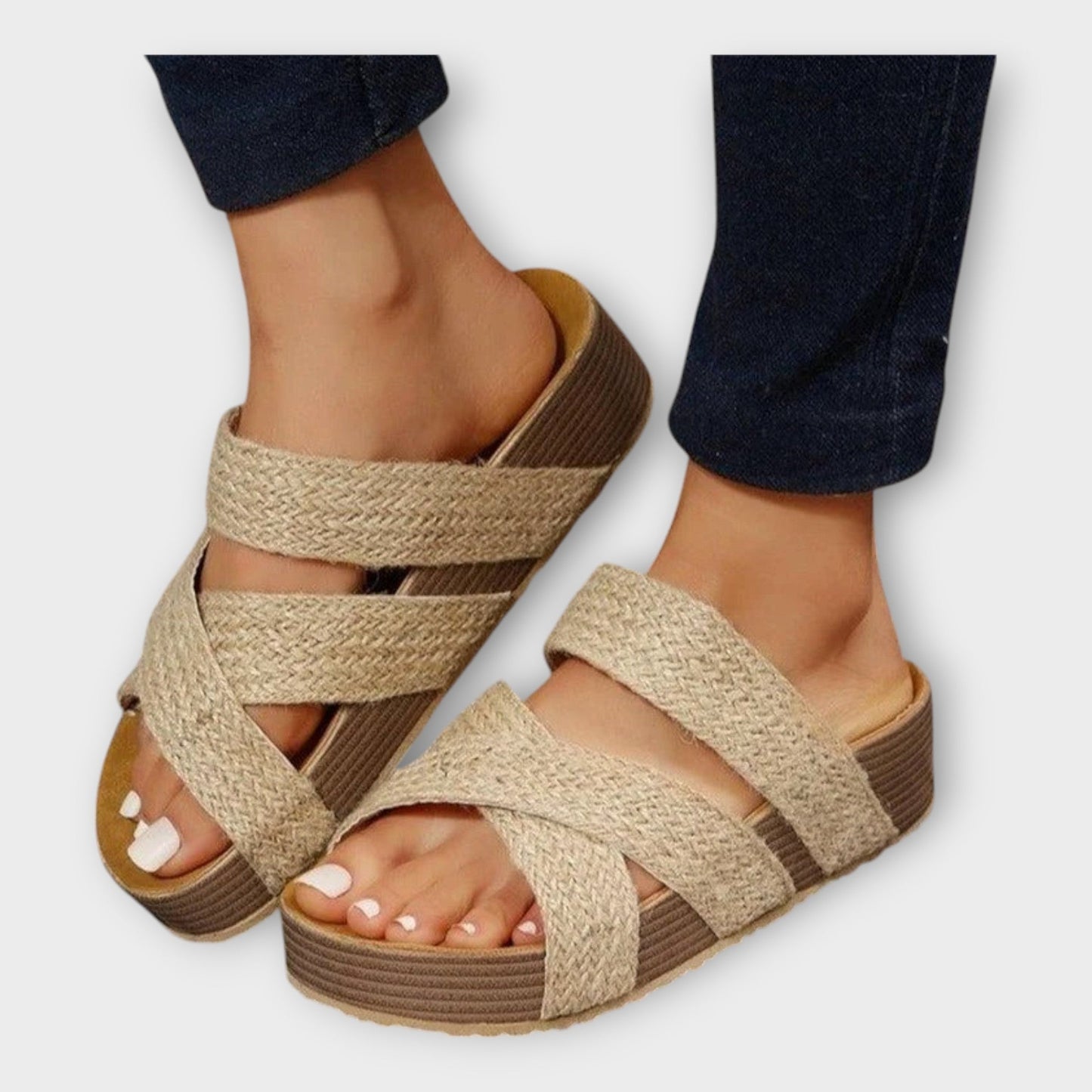 Sandales à Plateforme avec Détails Tressés et Larges Bandes